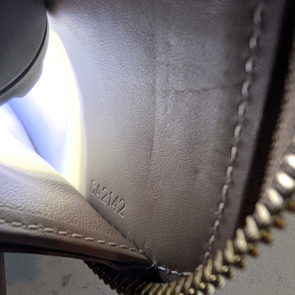 Louis Vuitton Vintage Gold Vernis Embossed Long Wallet - Picture 12 of 14
